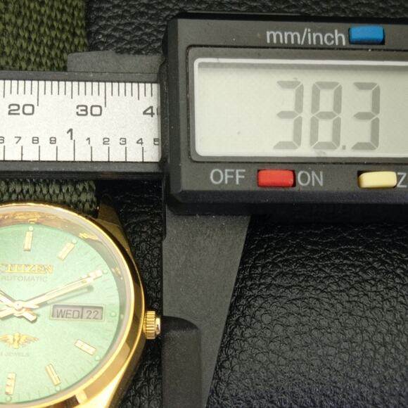 Vintage 1972 Citizen Automatic Mens Gold Watch W/daydate & Green accents - Picture 7 of 10